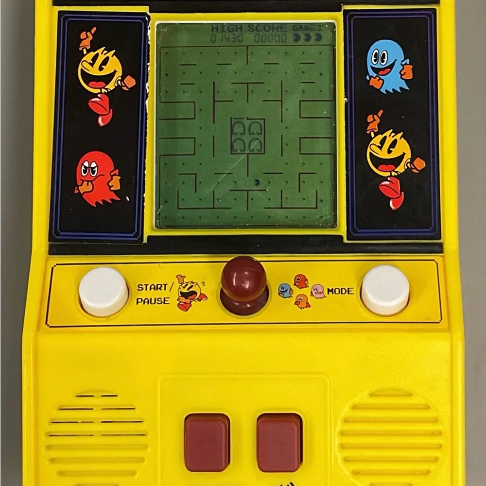 Working Retro PAC-MAN Handheld Arcade Game Console with Batteries